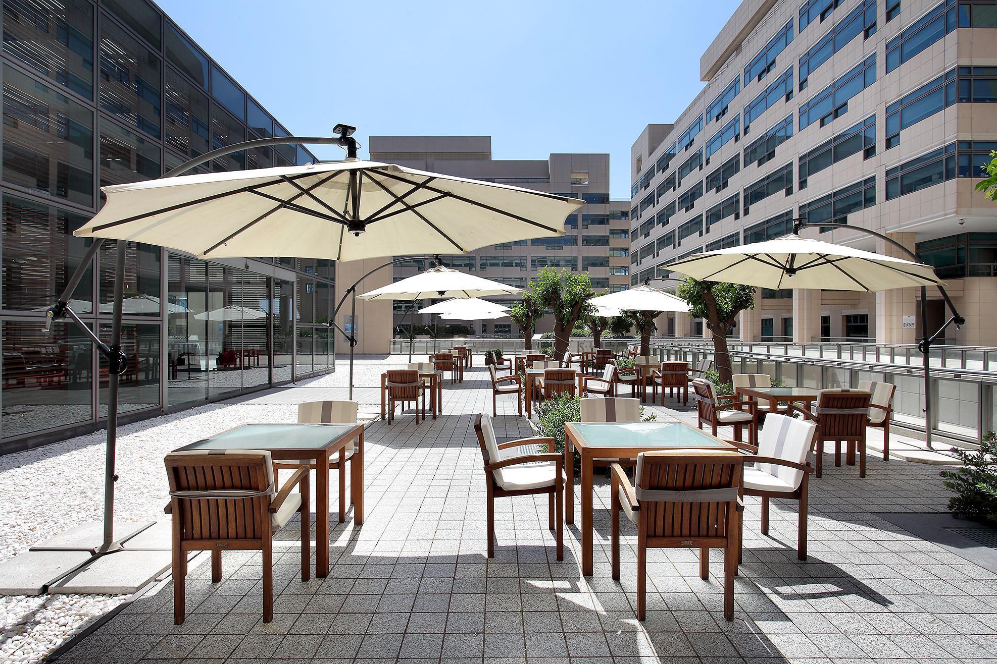 Eurostars Grand Marina Hotel GL Barcelona Exterior foto The courtyard of the hospital