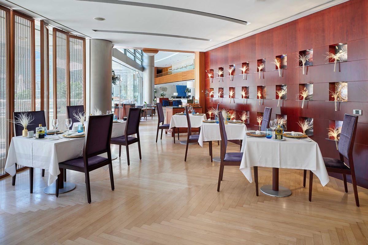 Eurostars Grand Marina Hotel GL Barcelona Exterior foto The restaurant