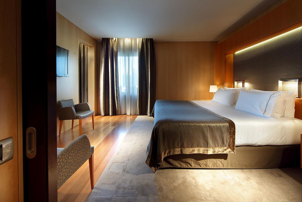Eurostars Grand Marina Hotel GL Barcelona Exterior foto A room at the hotel